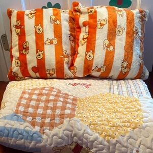 (need gone) Winnie the Pooh quilt +pillows